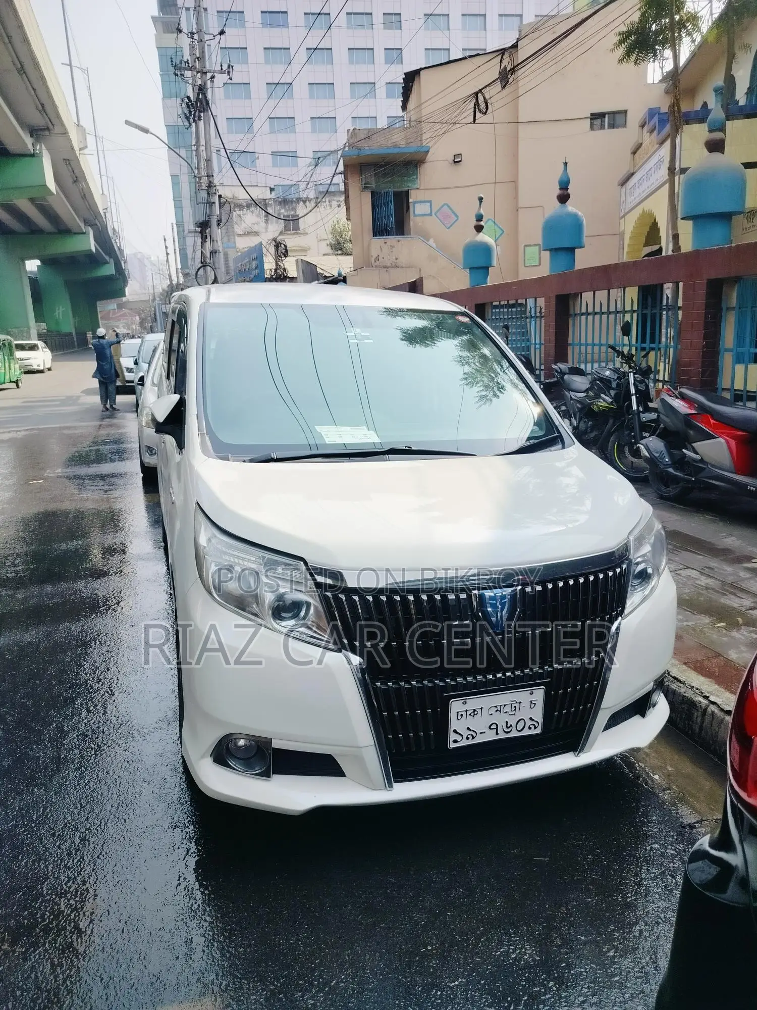 Toyota Esquire 2014