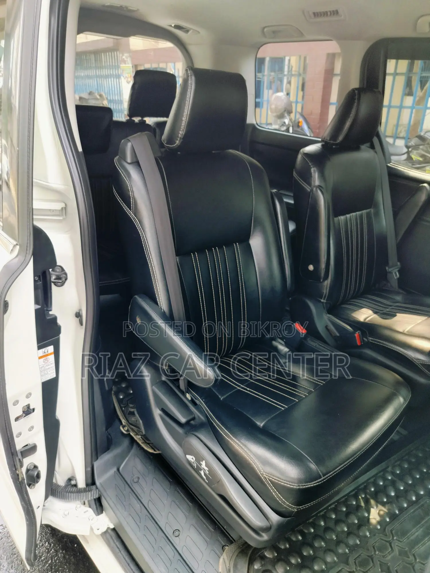 Toyota Esquire 2014