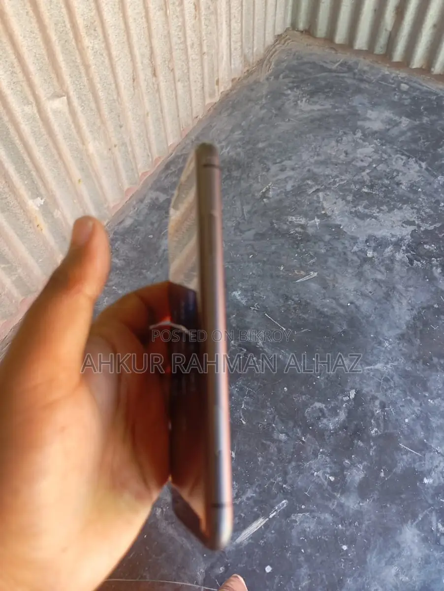 Apple iPhone 11 Global Version (Used)