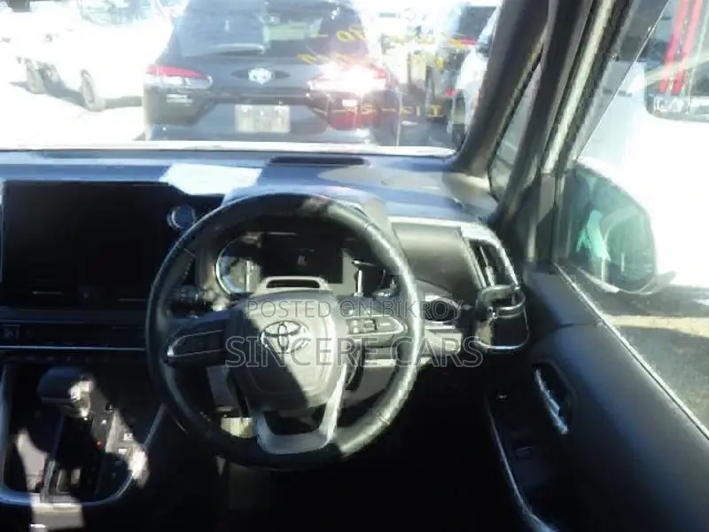 Toyota Noah SZ HYB 4.5POINT 2022