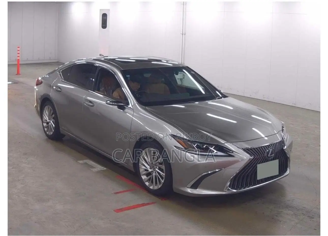 Lexus ES 300H READY SHOWROOM 2020