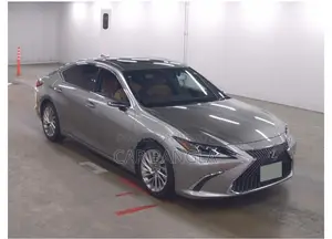Lexus ES 300H READY SHOWROOM 2020