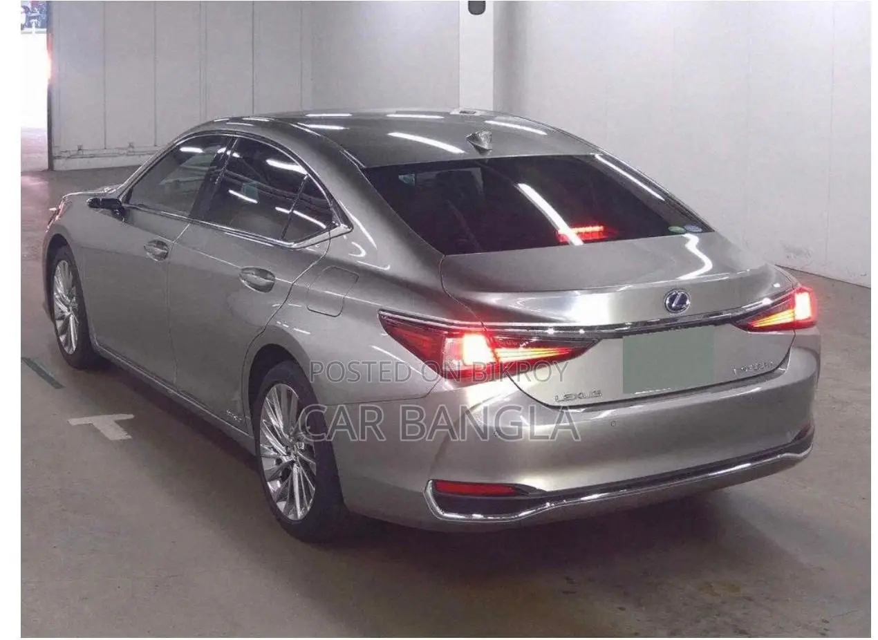 Lexus ES 300H READY SHOWROOM 2020
