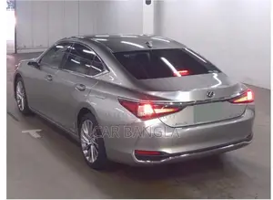 Lexus ES 300H READY SHOWROOM 2020