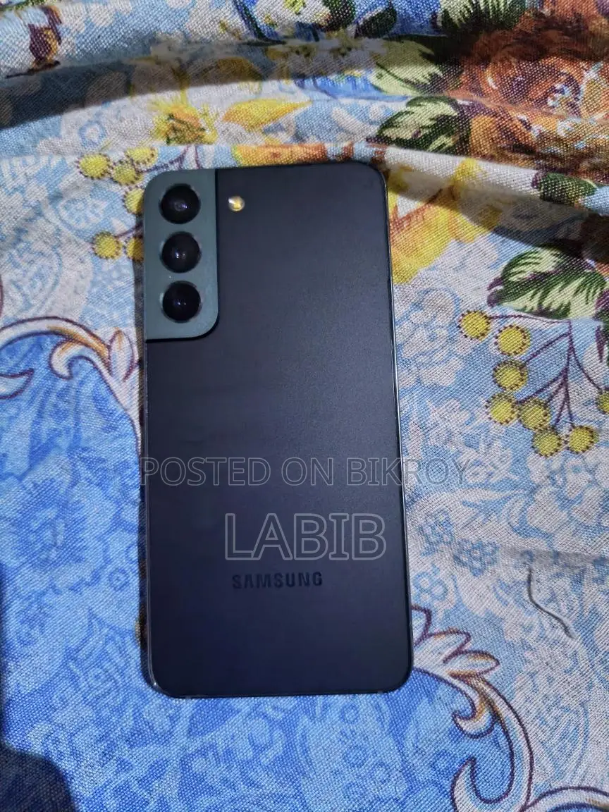 Samsung Galaxy S22 (Used)