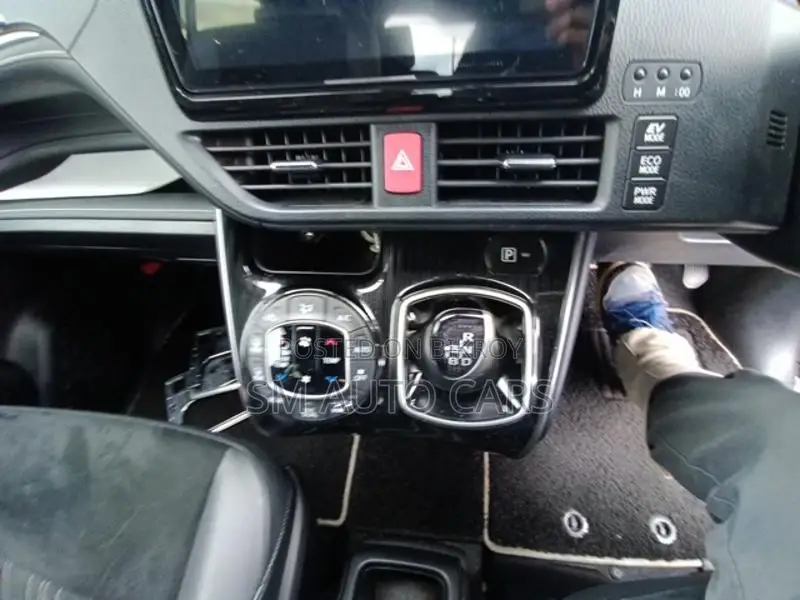 Toyota Esquire Hybrid Gi Premium 2021