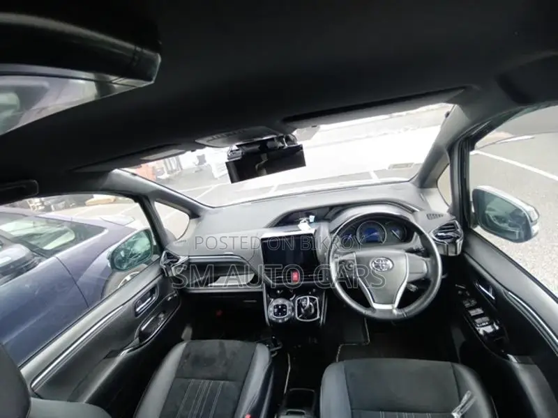 Toyota Esquire Hybrid Gi Premium 2021