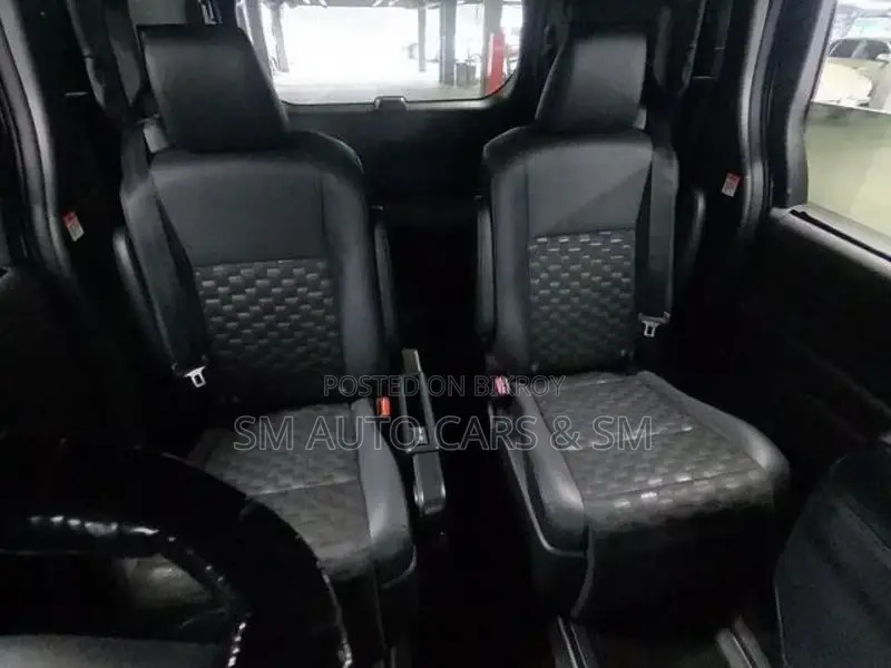 Toyota Voxy Non Hybrid SZ Black 2022