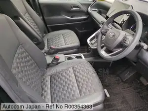 Toyota Voxy Non Hybrid SZ Black 2022
