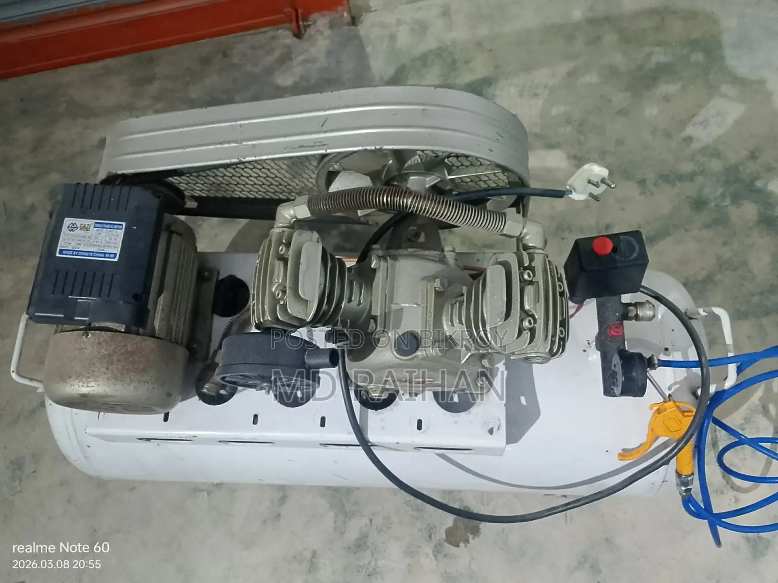 এয়ার কম্প্রেসর মেশিন পাইপ ও হাওয়ার গান সহ। মটরবাইক ওয়াস