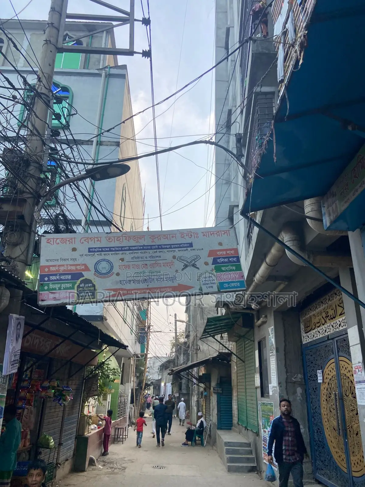1025 SFT Ready Flat for Sale on 2nd Floor in Jurain