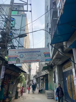 1025 SFT Ready Flat for Sale on 2nd Floor in Jurain
