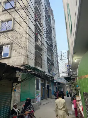 1025 SFT Ready Flat for Sale on 2nd Floor in Jurain