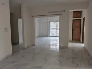 লেকভিউ ডুপ্লেক্স ৪-বেড অ্যাপার্টমেন্ট ভাড়া ২-কারপার্ক ৪৫০০ বর্গফুট গুলশান-১
