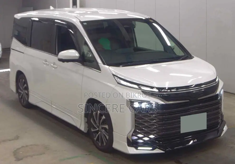 Toyota Voxy Sz Trd ফুল অপশন ২০২২