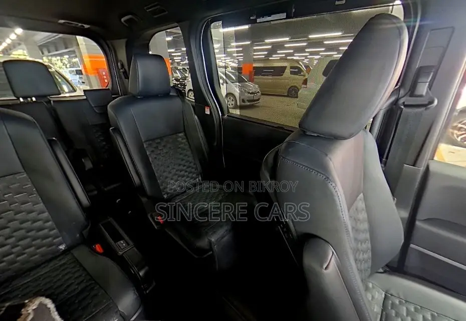 Toyota Voxy Sz Trd ফুল অপশন ২০২২