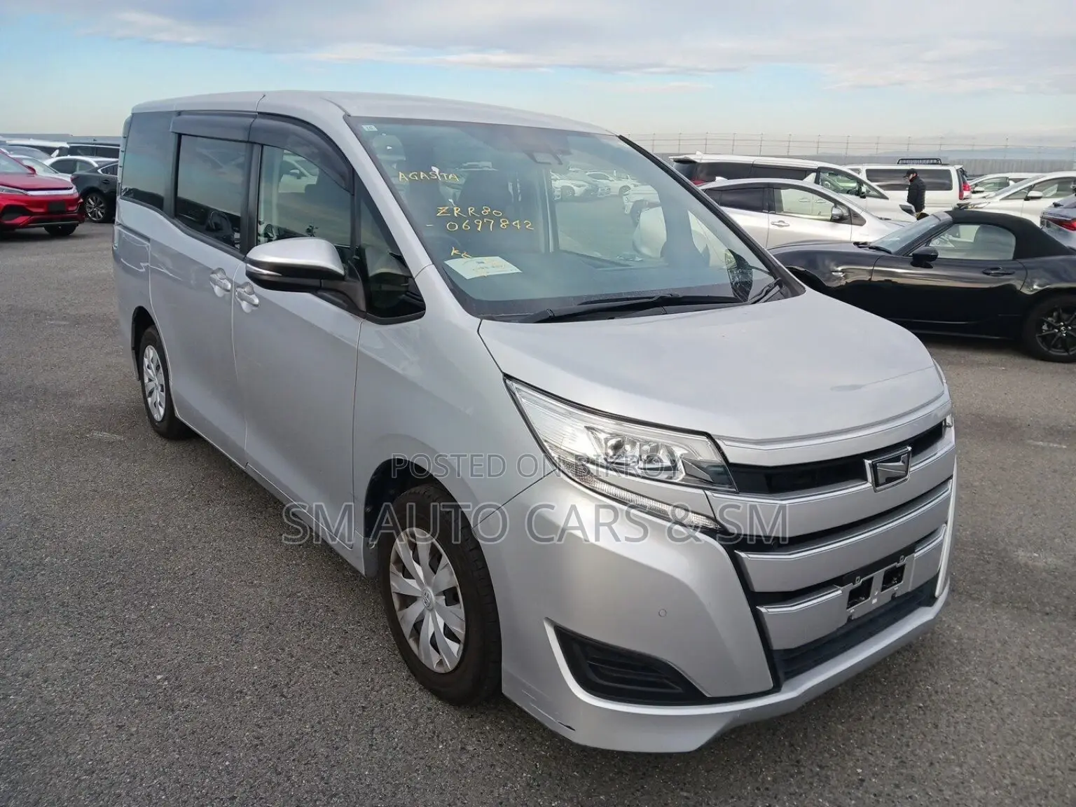 Toyota Noah Non Hybrid X Silver 2021