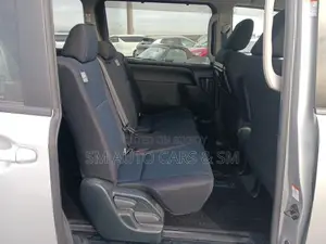 Toyota Noah Non Hybrid X Silver 2021