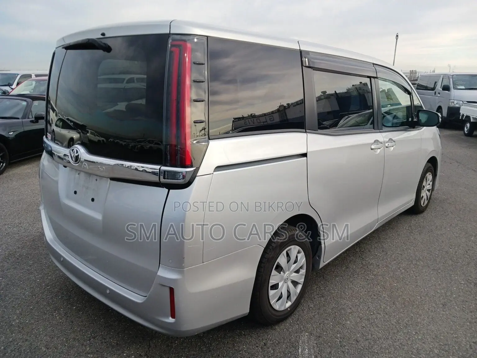Toyota Noah Non Hybrid X Silver 2021