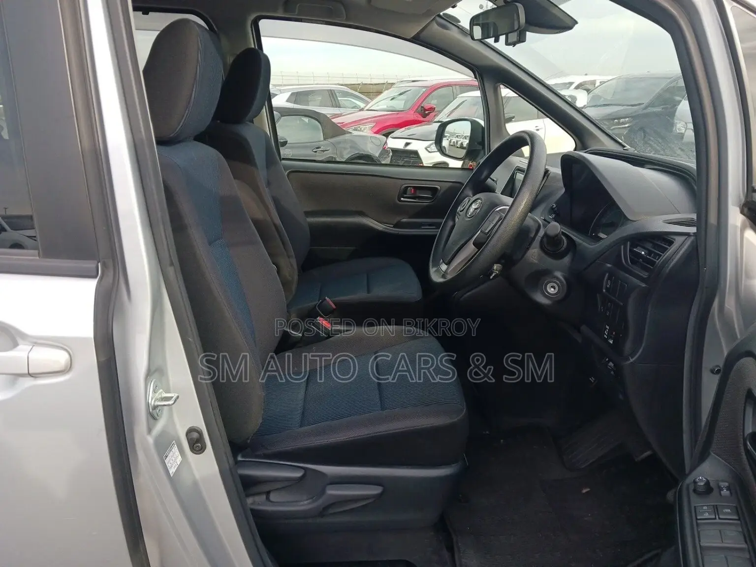 Toyota Noah Non Hybrid X Silver 2021