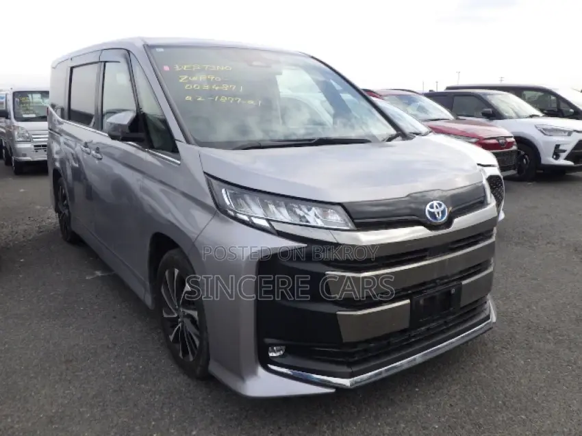 Toyota Noah Sz. Brown 2022
