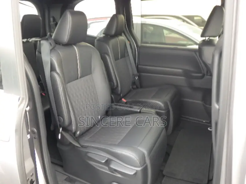 Toyota Noah Sz. Brown 2022
