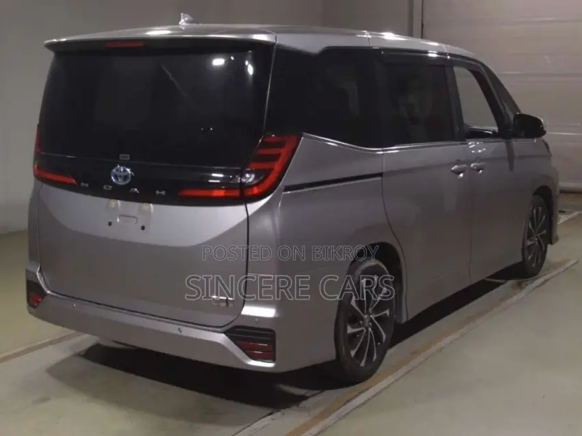 Toyota Noah Sz. Brown 2022
