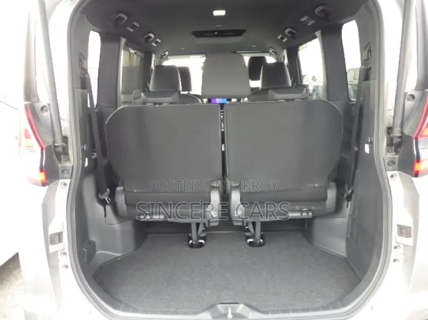 Toyota Noah Sz. Brown 2022