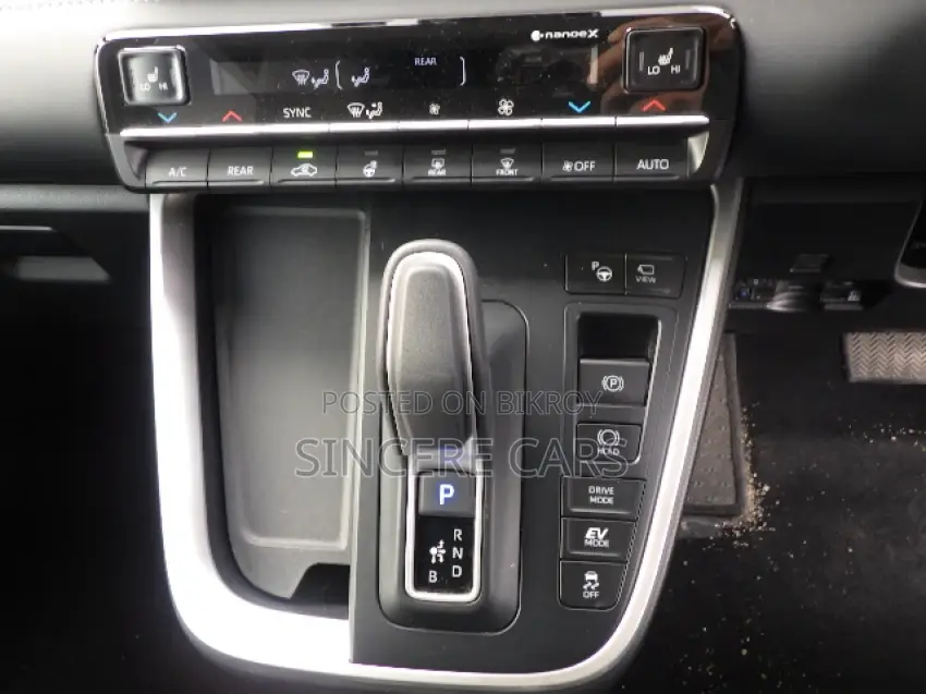 Toyota Noah Sz. Brown 2022