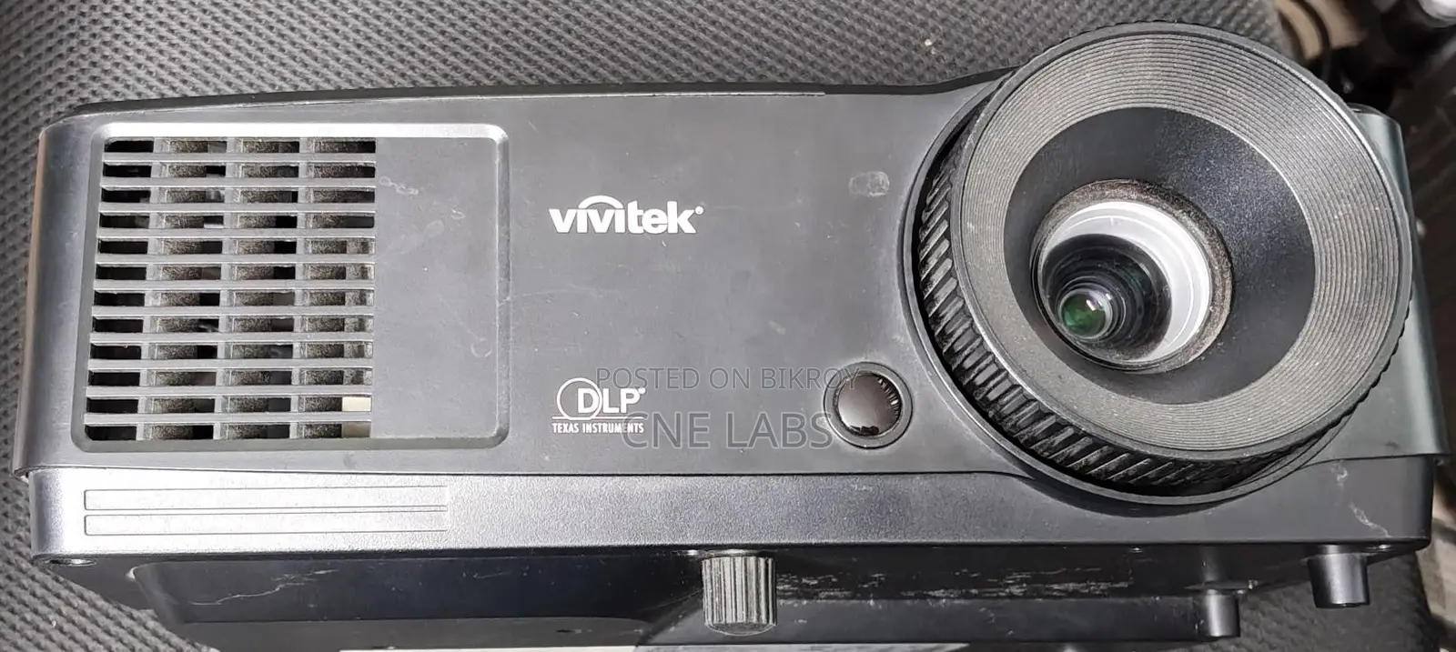 ViVitek DS234 DLP Projector