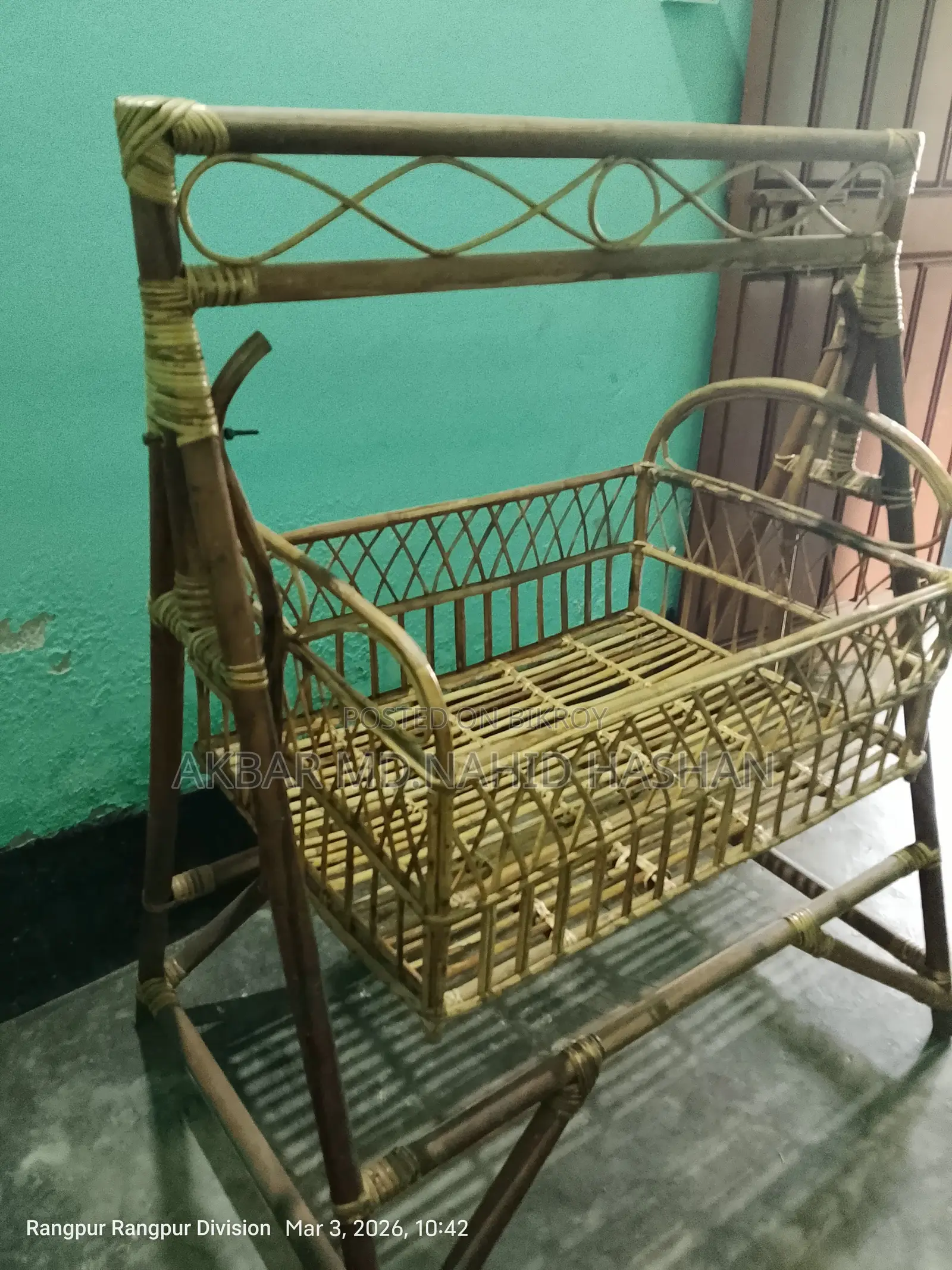 ছোট বাচ্চার বেতের দোলনা