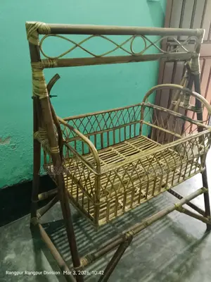 ছোট বাচ্চার বেতের দোলনা