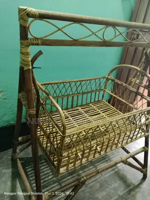 ছোট বাচ্চার বেতের দোলনা