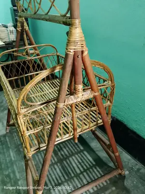 ছোট বাচ্চার বেতের দোলনা