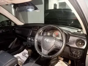Toyota Axio silver 2015