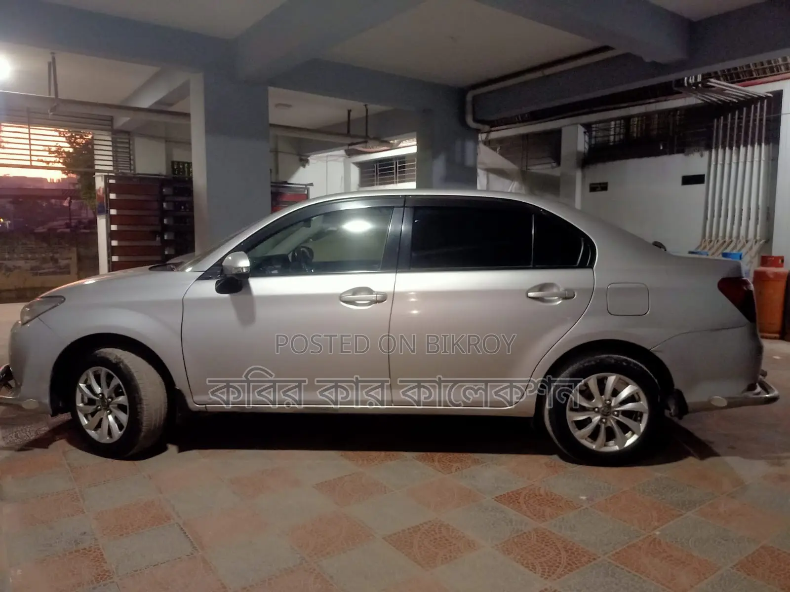 Toyota Axio silver 2015