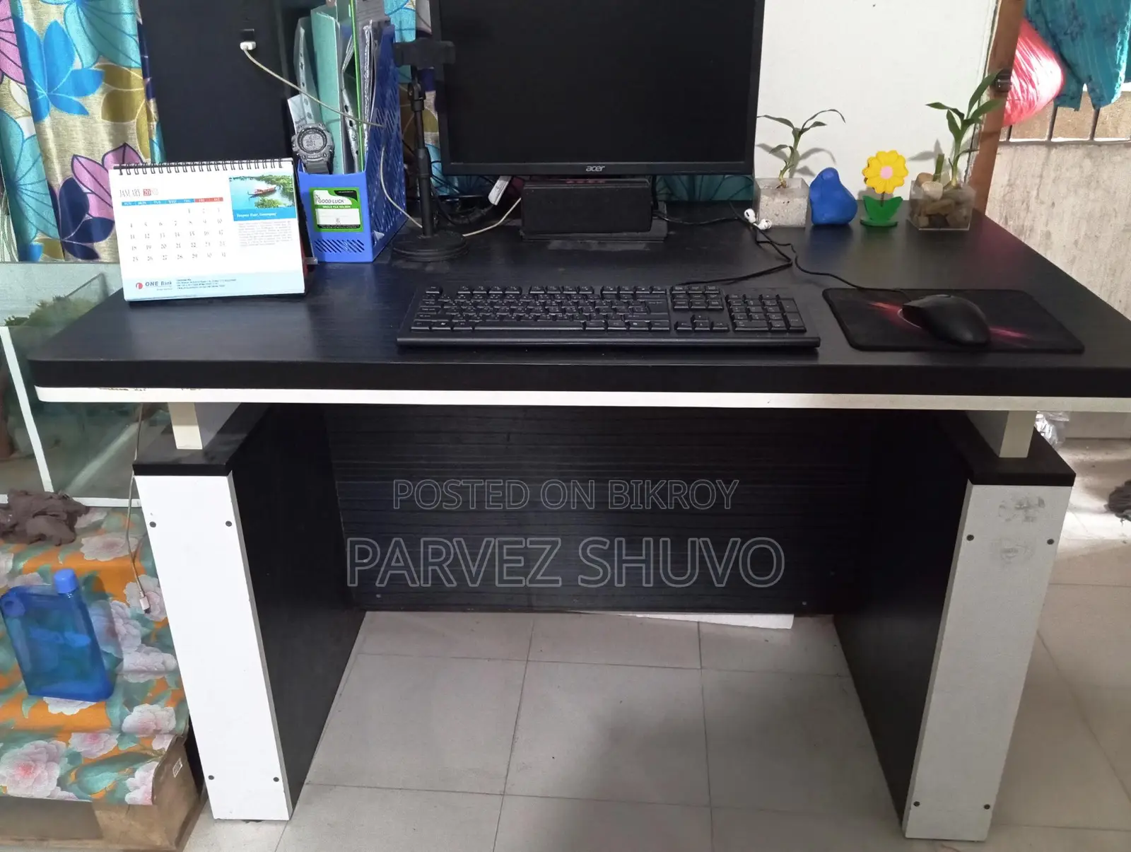 Large Table Suitable for Shop, Office, or Home