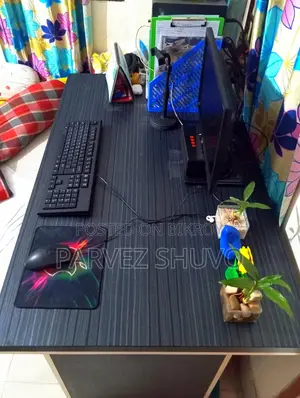 Large Table Suitable for Shop, Office, or Home