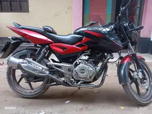 Bajaj Pulsar 150 . 2016
