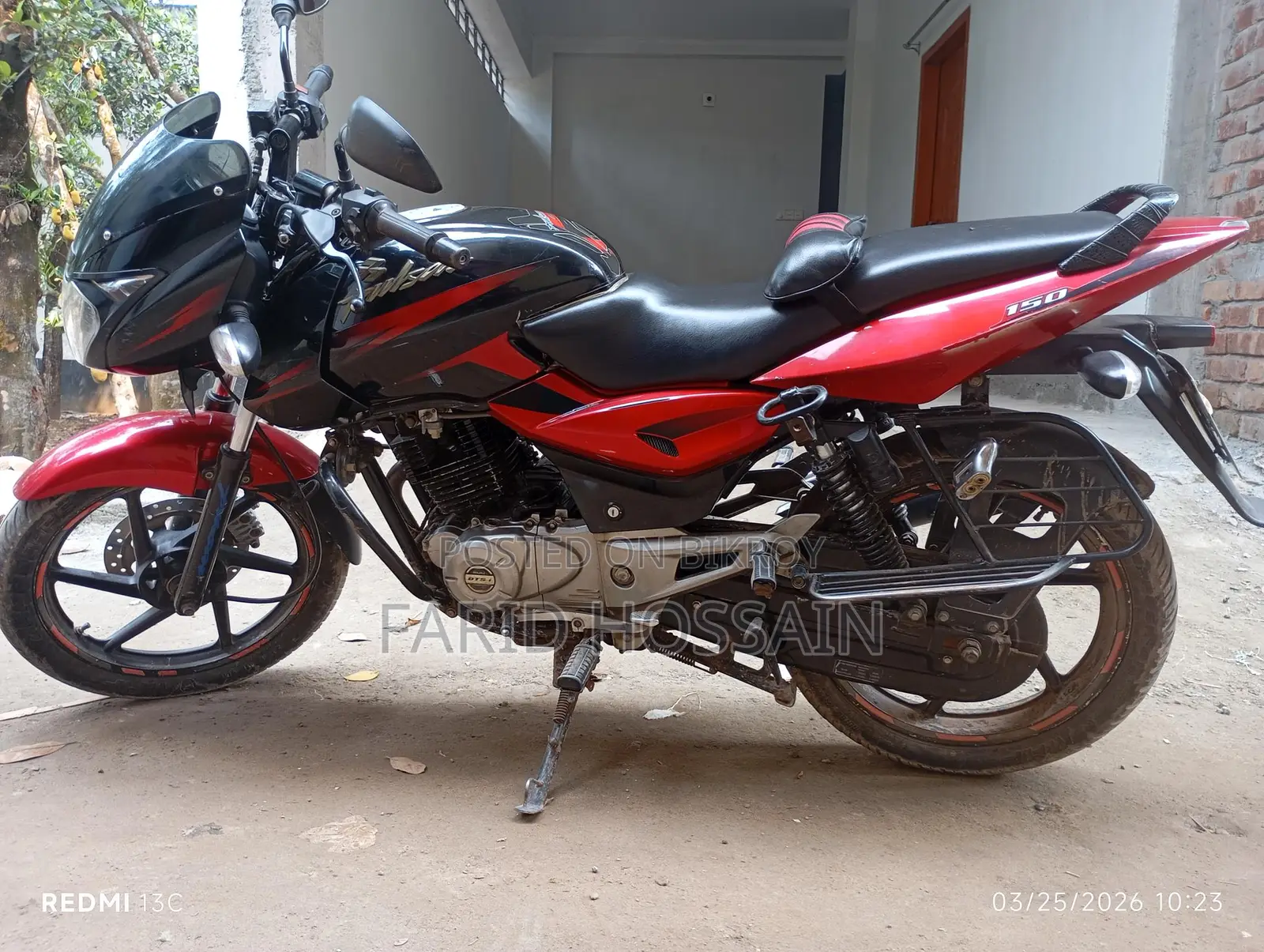 Bajaj Pulsar 150 . 2016