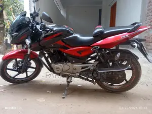 Bajaj Pulsar 150 . 2016