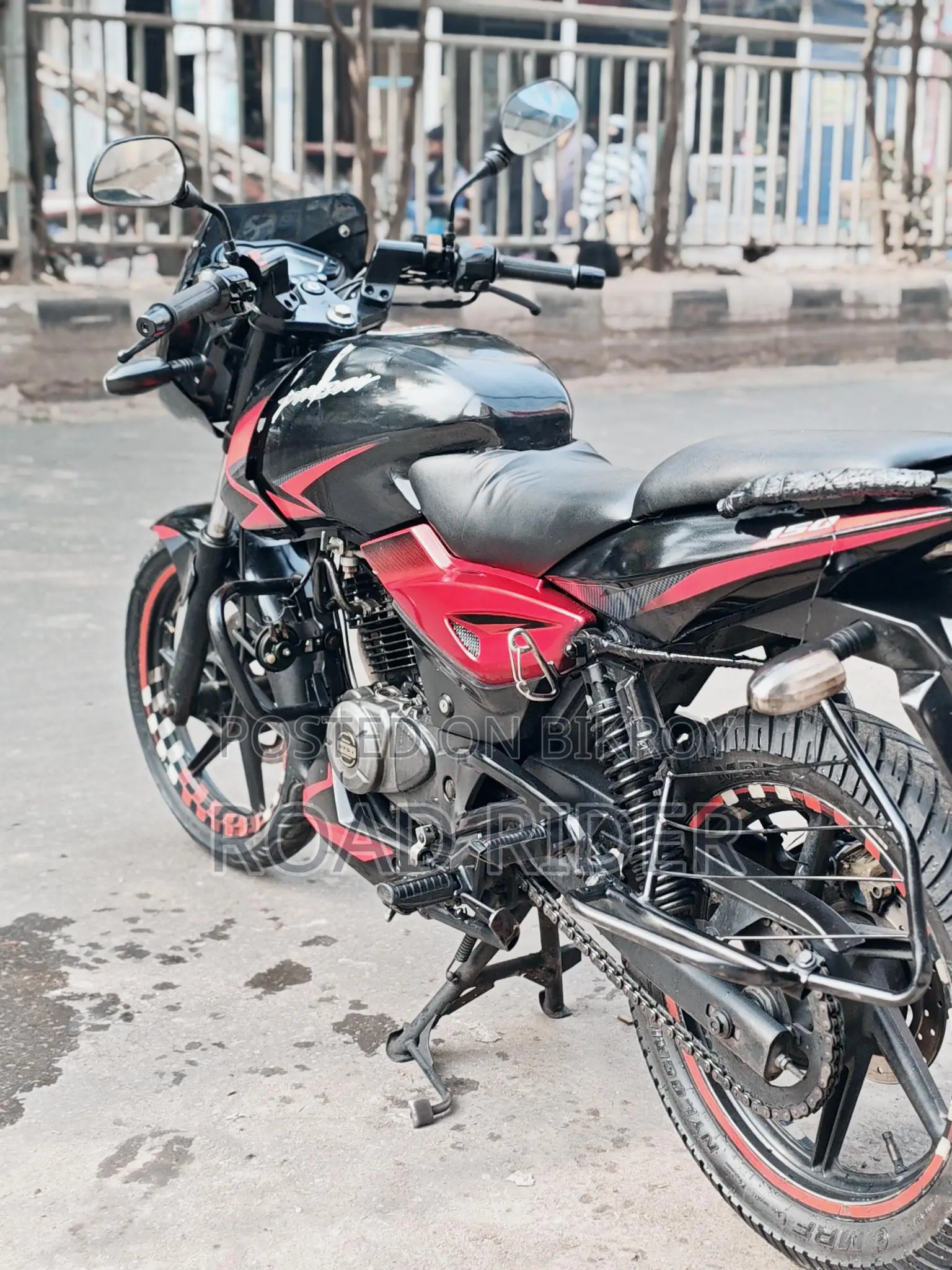 Bajaj Pulsar 150 . 2019