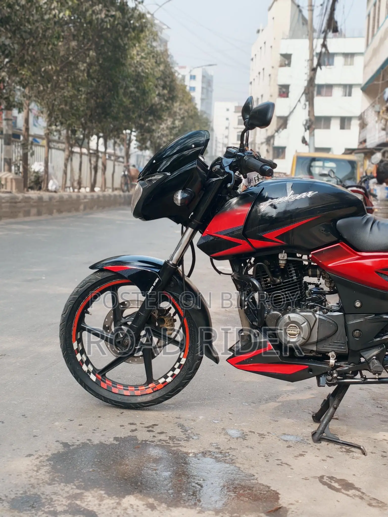 Bajaj Pulsar 150 . 2019