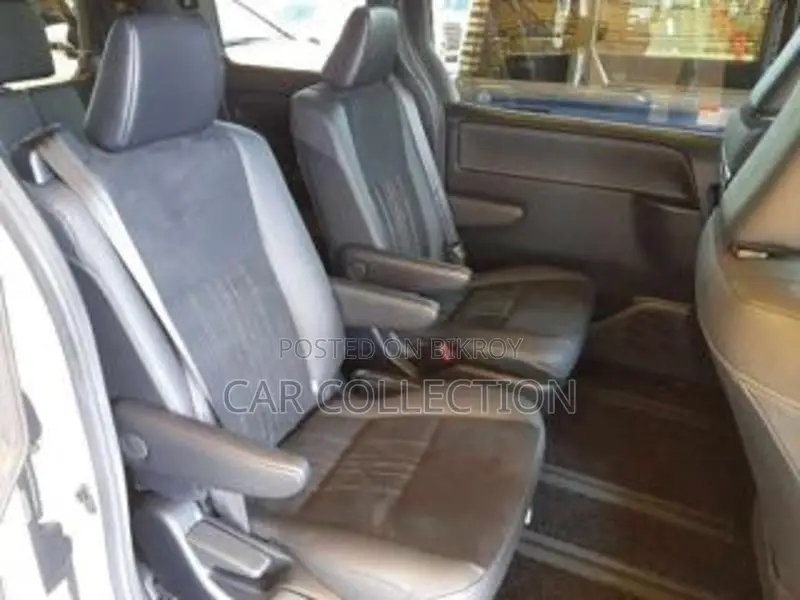 Toyota Esquire Gi Prem Non Hy Pearl 2021