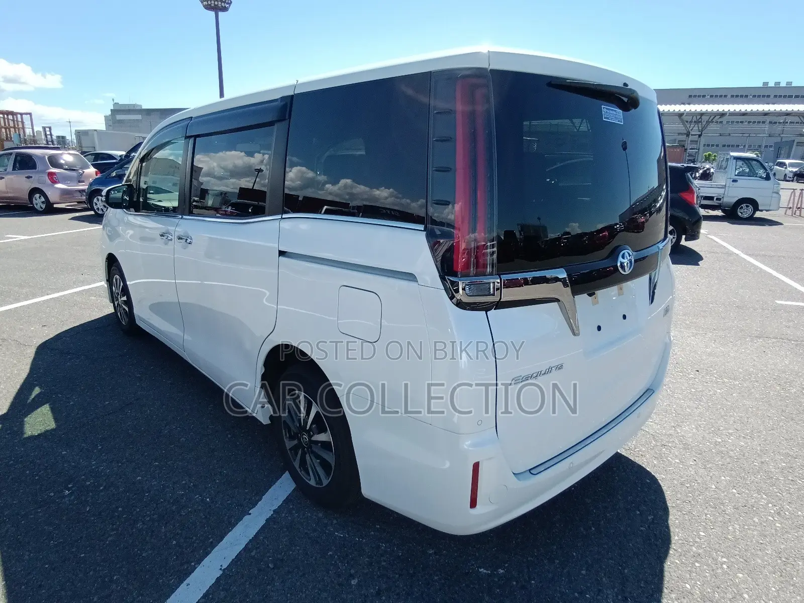 Toyota Esquire Gi Prem Non Hy Pearl 2021
