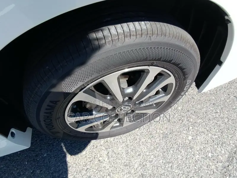 Toyota Esquire Gi Prem Non Hy Pearl 2021