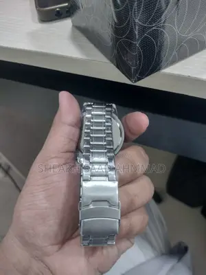 ঘড়ি বিক্রয় হবে