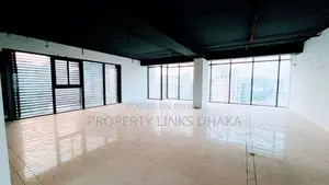 গুলশান এভিনিউতে ৩৩০০ বর্গফুটের বিলাসবহুল কমার্শিয়াল স্পেস ভাড়া