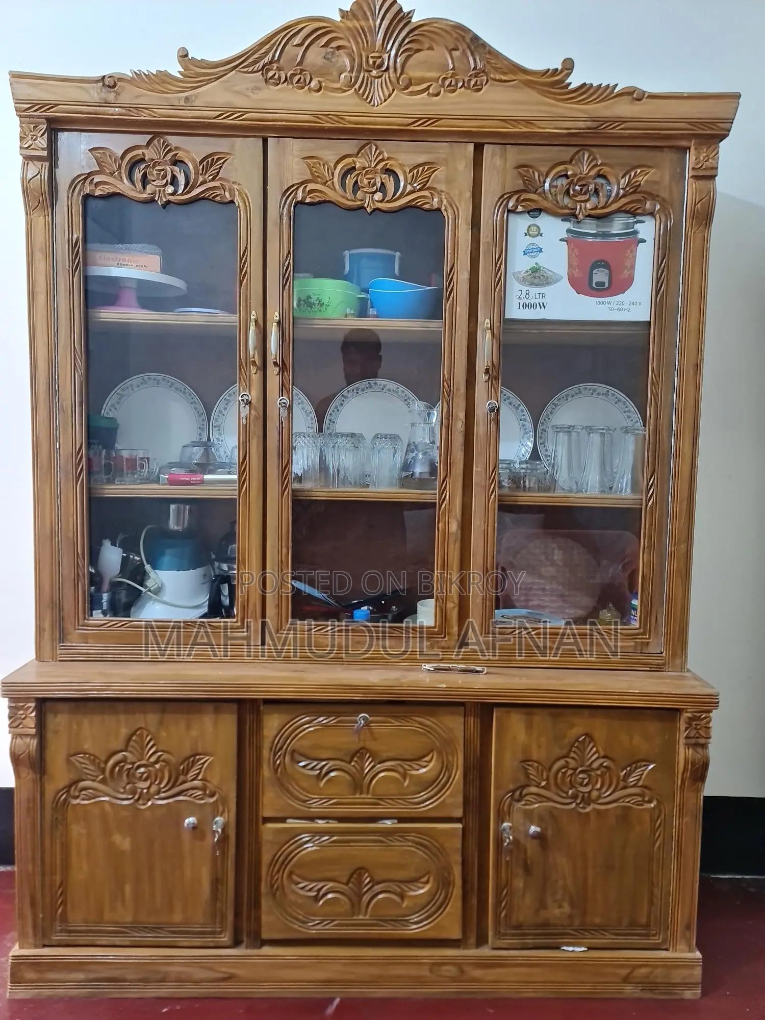 সেগুন কাঠের শোকেস