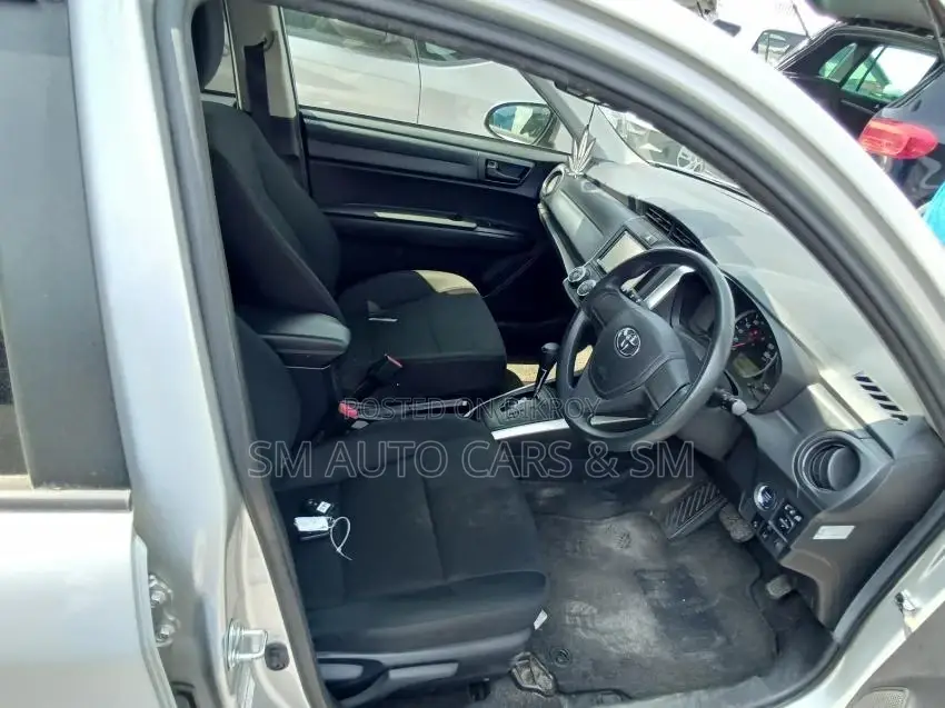 Toyota Fielder Non Hybrid EX Silver 2020